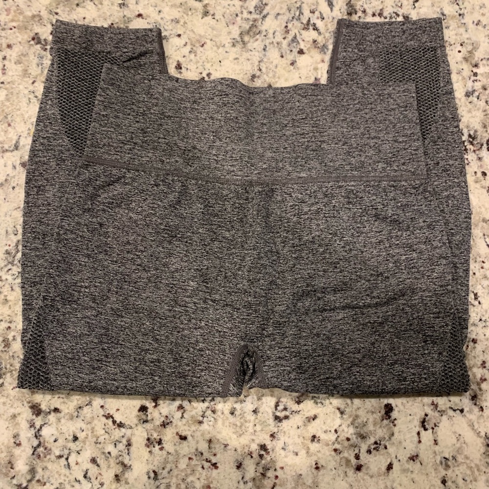 Gray leggings with peephole sides - Picture 2 of 4
